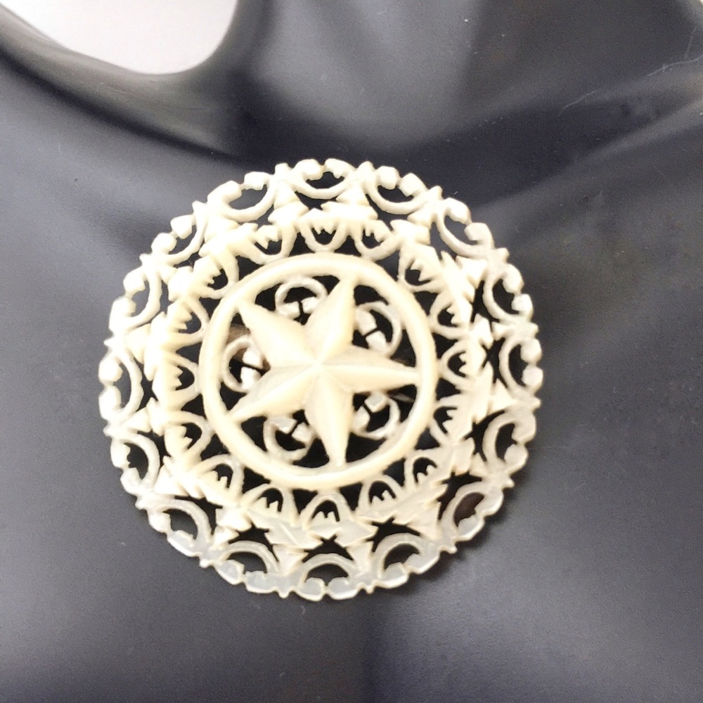 Vintage Mother of Pearl Star Circle Brooch